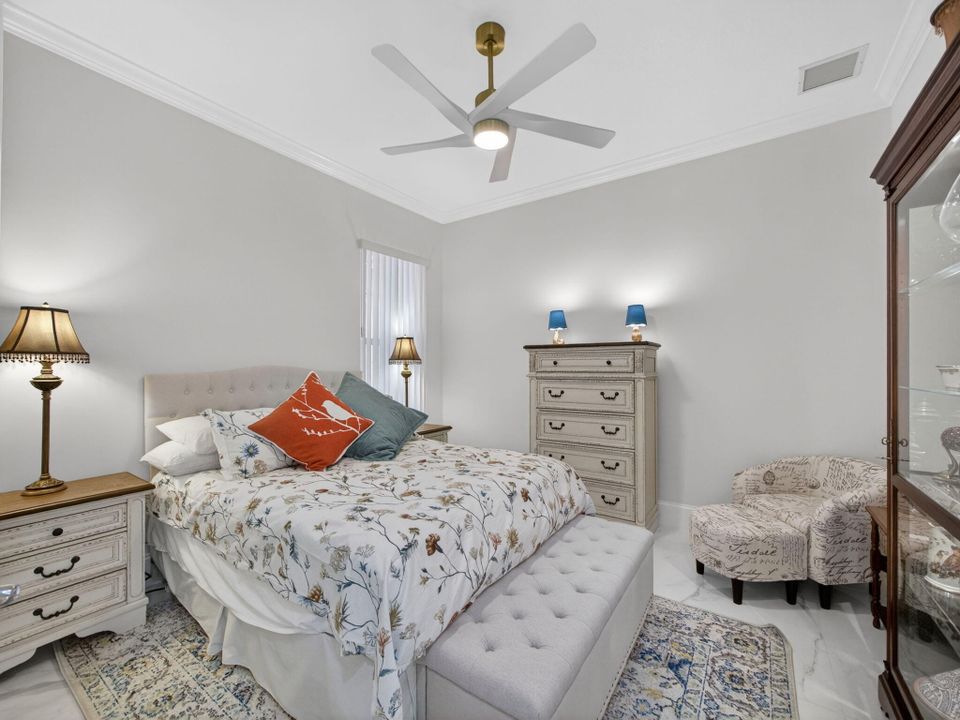 Activo con contrato: $4,200 (3 camas, 2 baños, 2000 Pies cuadrados)