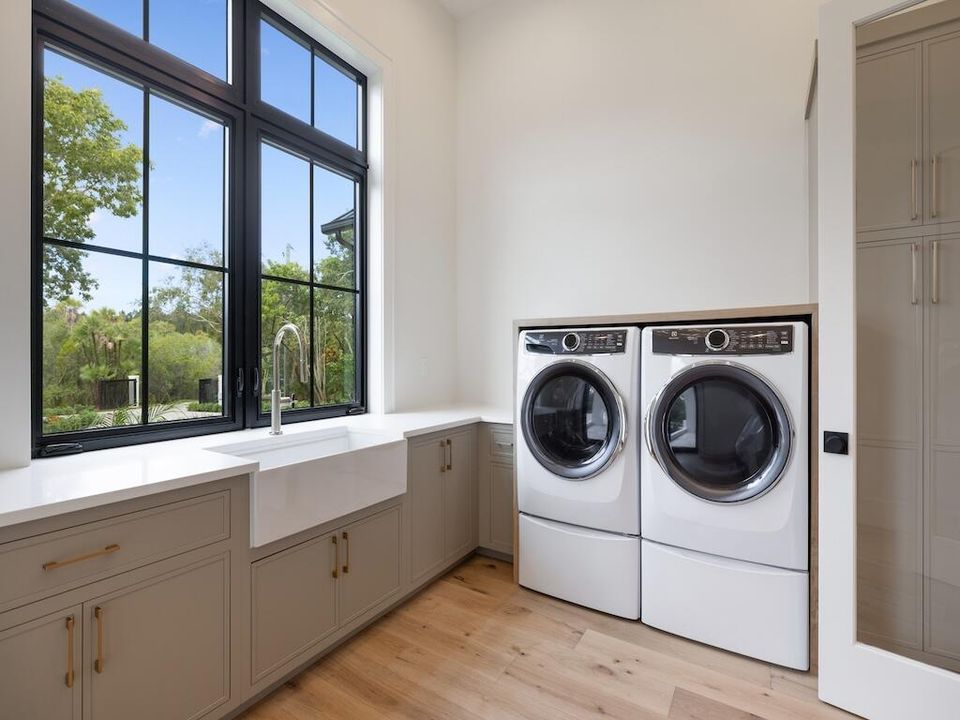 For Sale: $4,890,000 (4 beds, 4 baths, 4270 Square Feet)