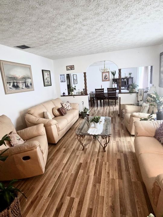 For Sale: $499,000 (3 beds, 3 baths, 2177 Square Feet)