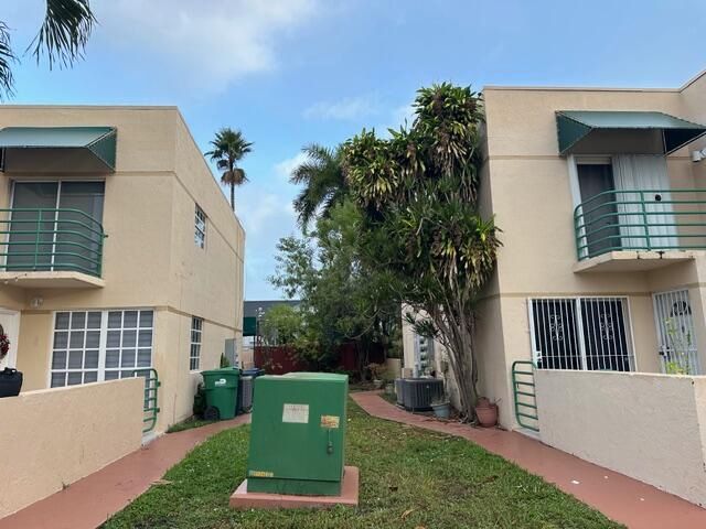 For Rent: $3,100 (3 beds, 3 baths, 1232 Square Feet)