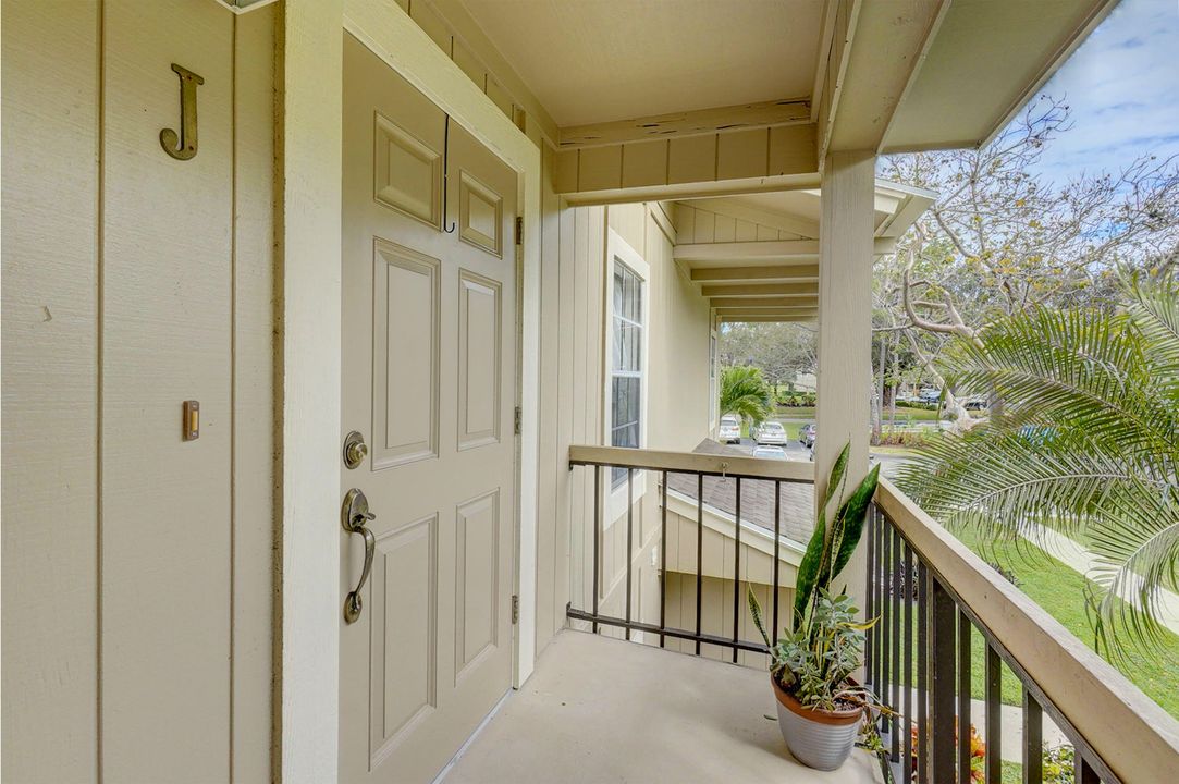 待售: $249,990 (2 贝兹, 2 浴室, 1230 平方英尺)