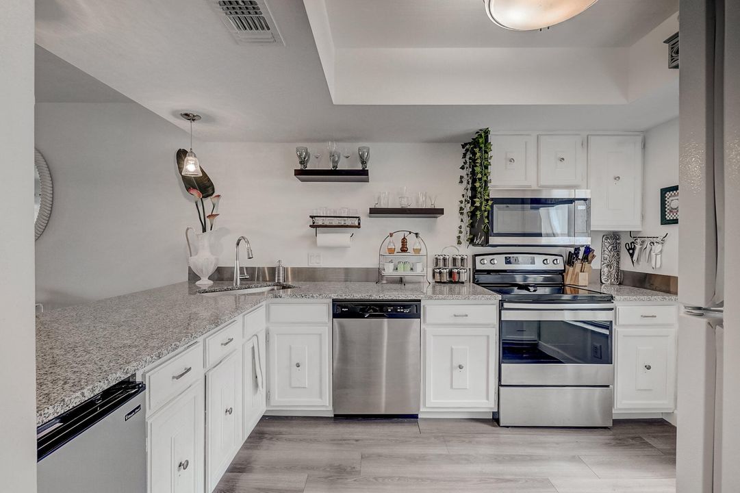 待售: $249,990 (2 贝兹, 2 浴室, 1230 平方英尺)