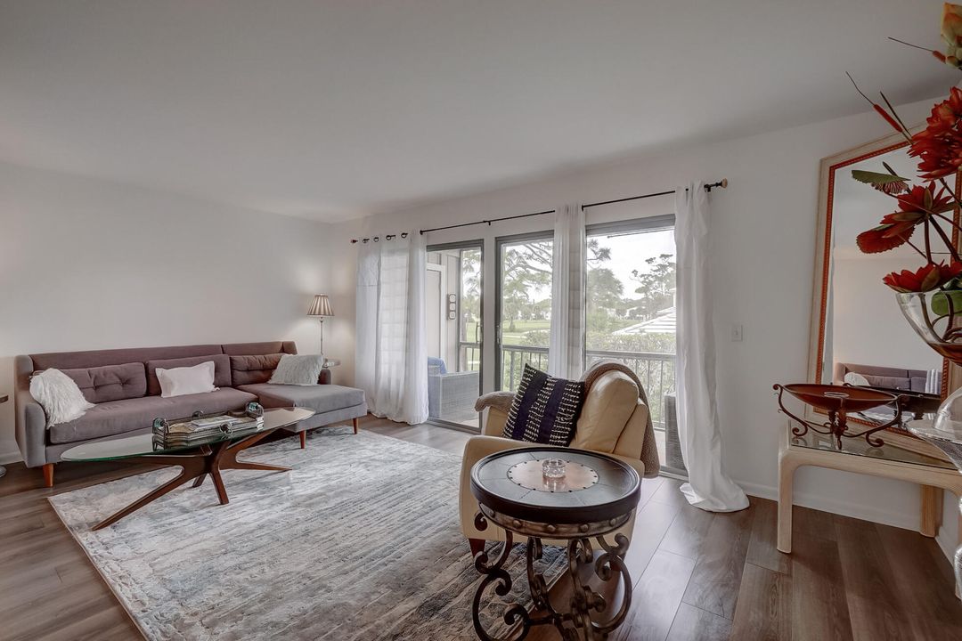 待售: $249,990 (2 贝兹, 2 浴室, 1230 平方英尺)