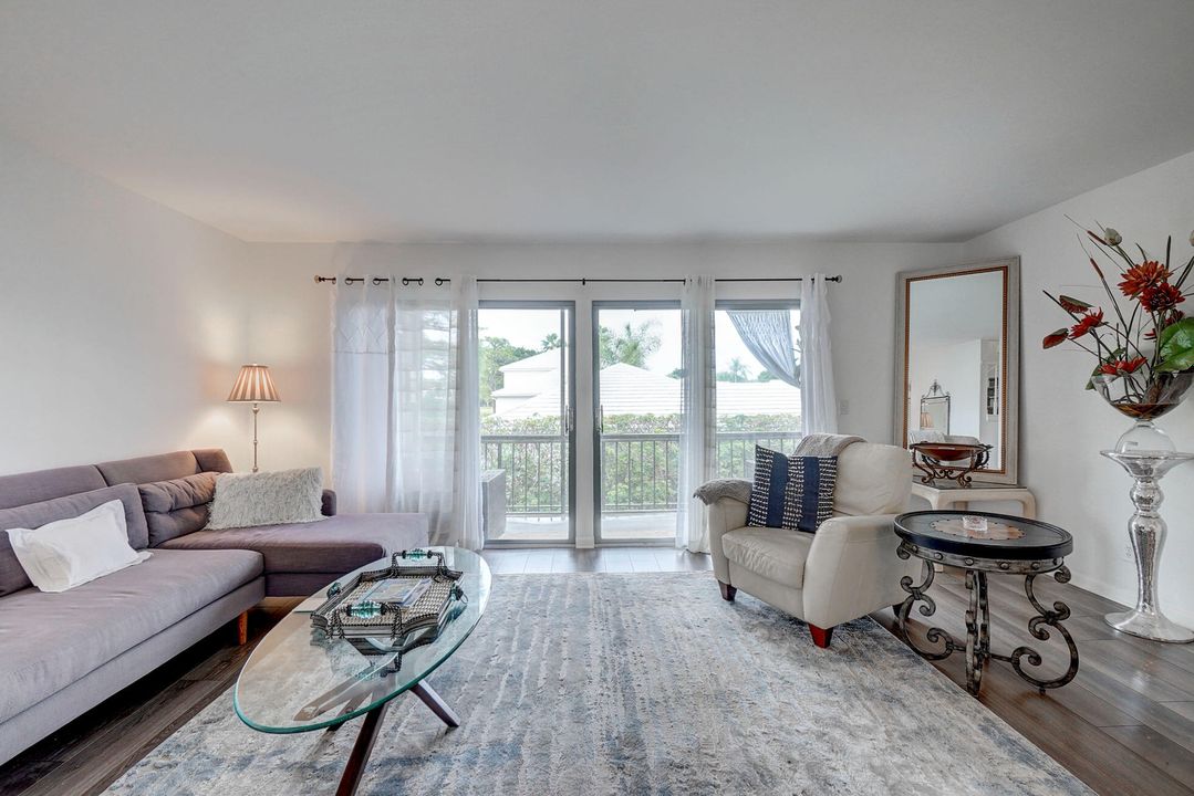 待售: $249,990 (2 贝兹, 2 浴室, 1230 平方英尺)