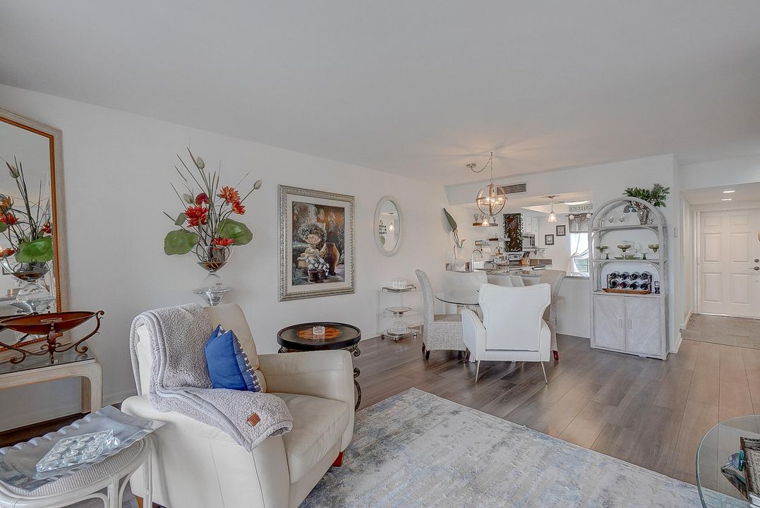 待售: $249,990 (2 贝兹, 2 浴室, 1230 平方英尺)