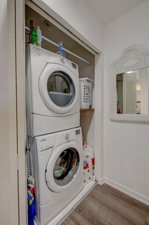 待售: $249,990 (2 贝兹, 2 浴室, 1230 平方英尺)