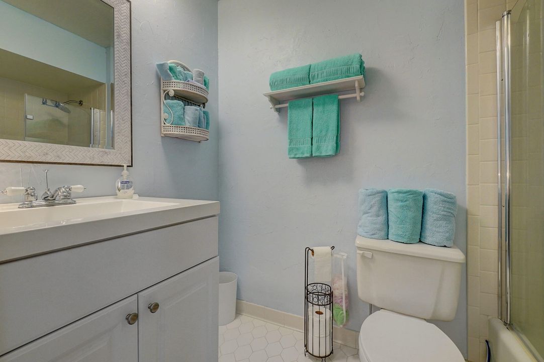 待售: $249,990 (2 贝兹, 2 浴室, 1230 平方英尺)