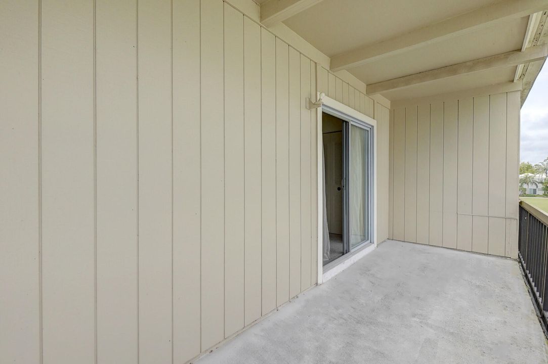 待售: $249,990 (2 贝兹, 2 浴室, 1230 平方英尺)