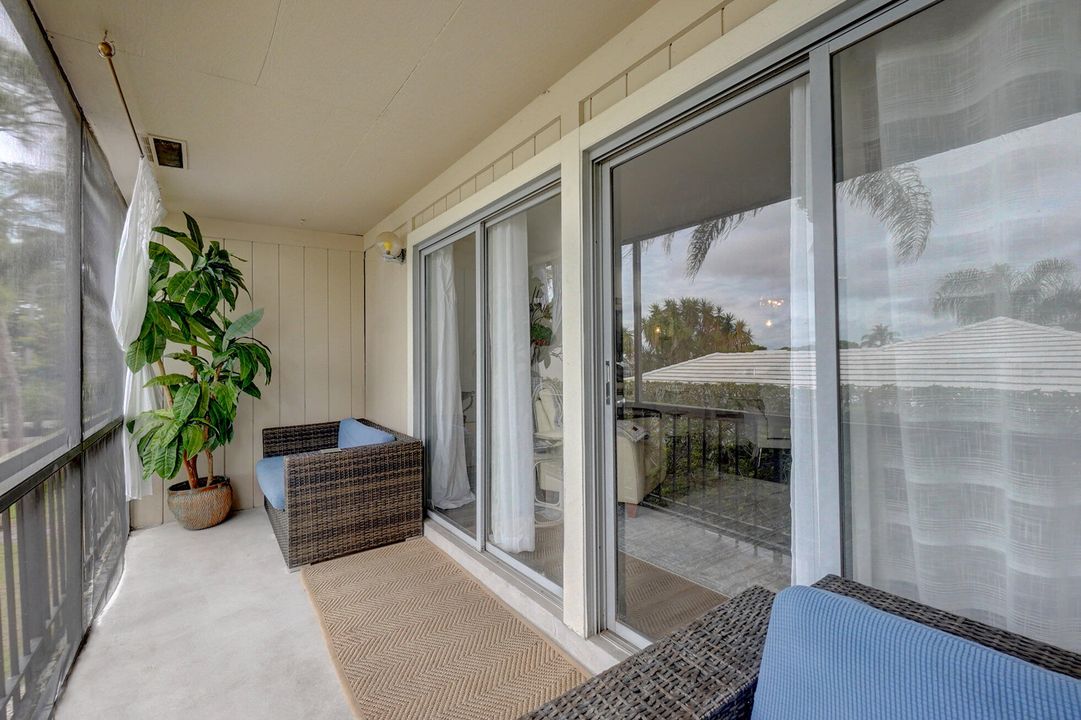 待售: $249,990 (2 贝兹, 2 浴室, 1230 平方英尺)