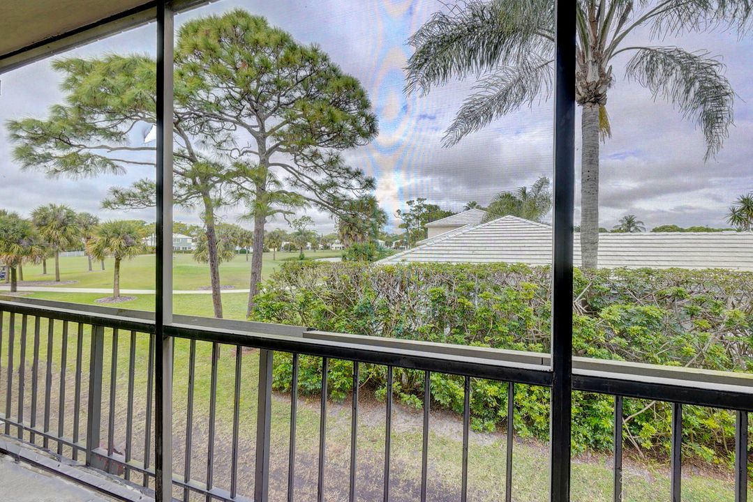 待售: $249,990 (2 贝兹, 2 浴室, 1230 平方英尺)