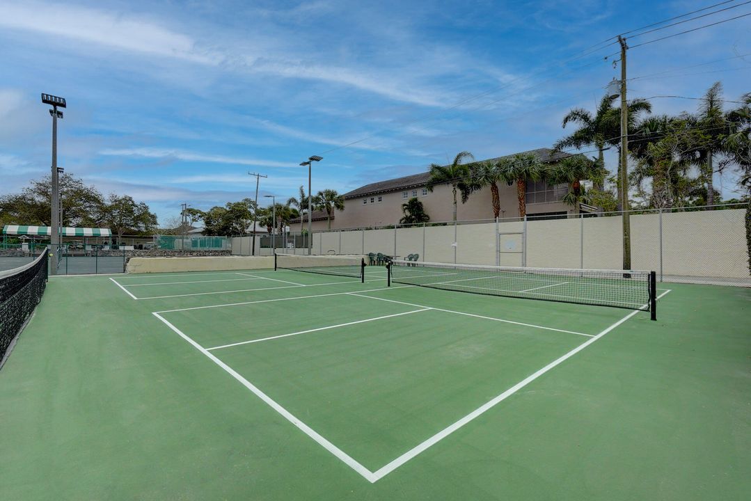 待售: $249,990 (2 贝兹, 2 浴室, 1230 平方英尺)