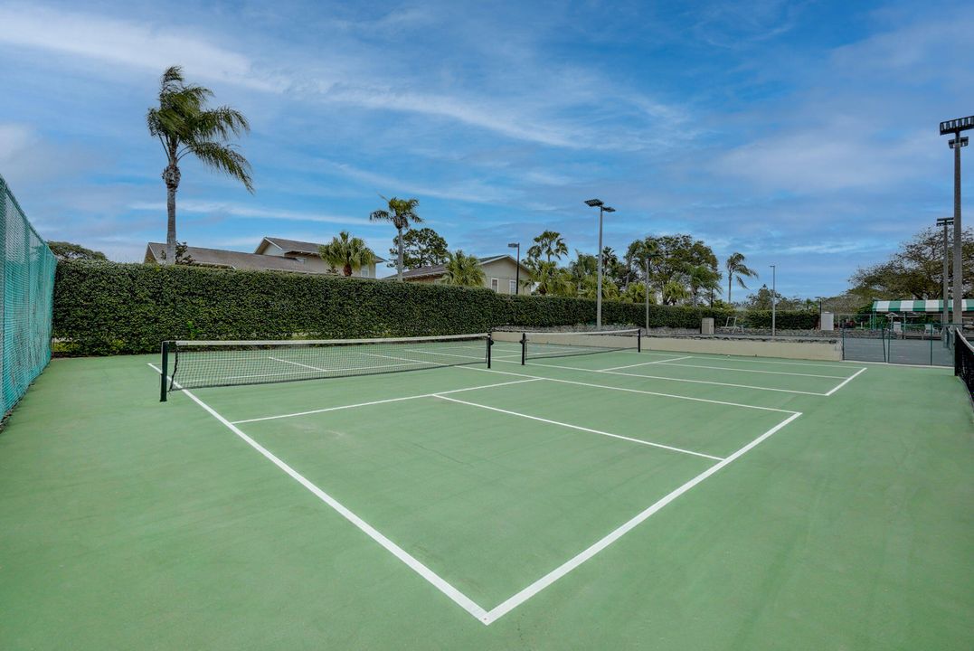 待售: $249,990 (2 贝兹, 2 浴室, 1230 平方英尺)