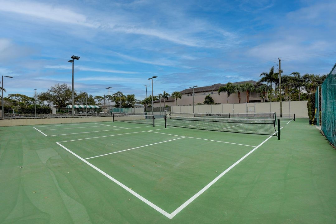 待售: $249,990 (2 贝兹, 2 浴室, 1230 平方英尺)