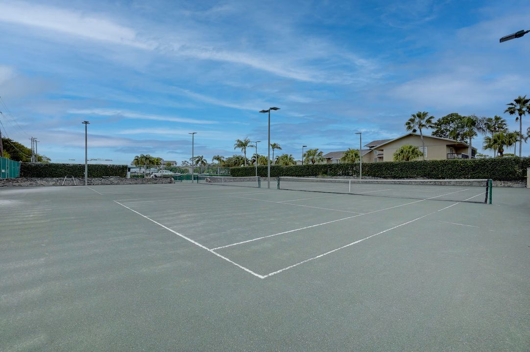 待售: $249,990 (2 贝兹, 2 浴室, 1230 平方英尺)