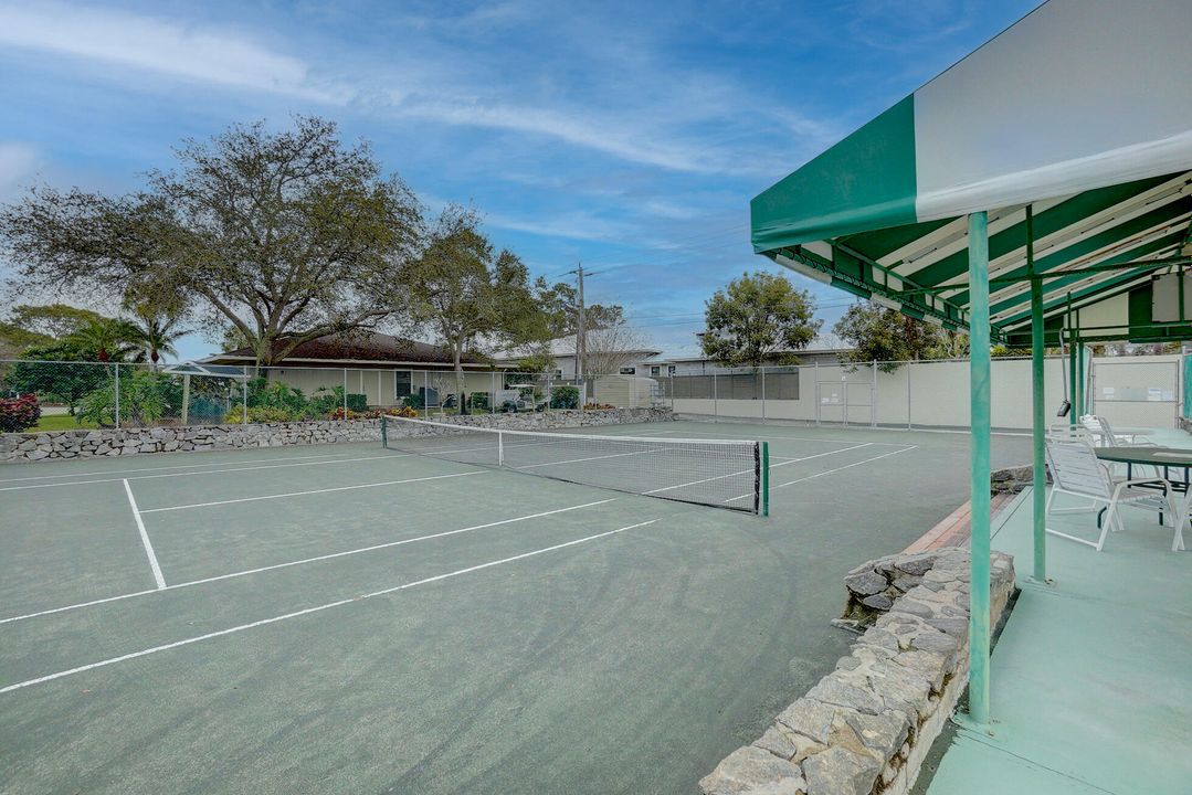 待售: $249,990 (2 贝兹, 2 浴室, 1230 平方英尺)