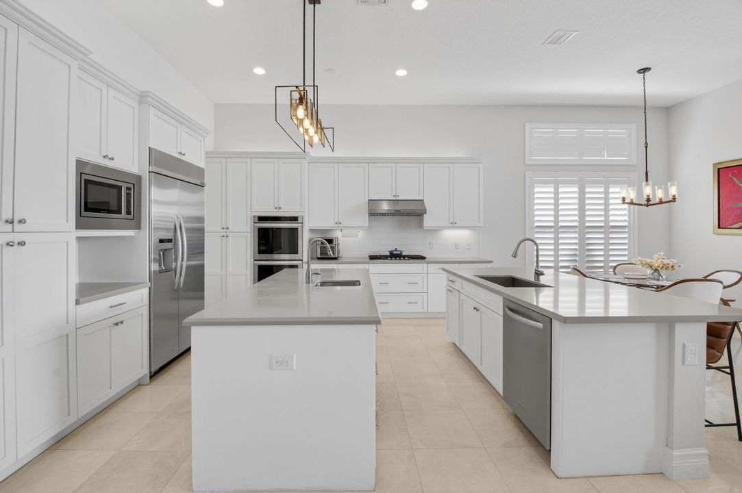 В аренду: $11,000 (5 спален, 5 ванн, 4248 Квадратных фут)