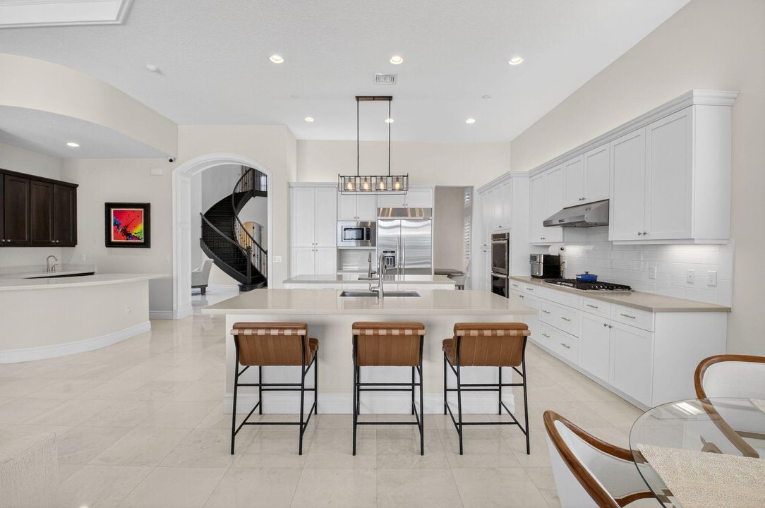 В аренду: $11,000 (5 спален, 5 ванн, 4248 Квадратных фут)