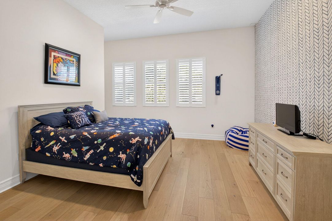 В аренду: $11,000 (5 спален, 5 ванн, 4248 Квадратных фут)