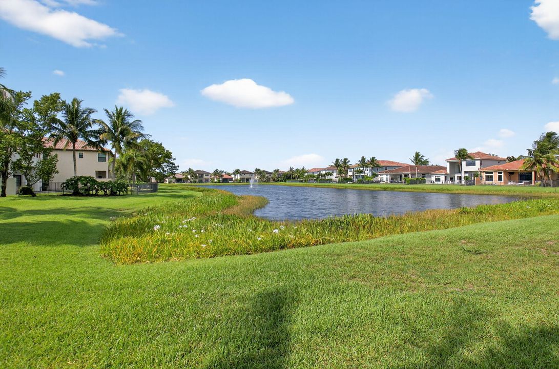 В аренду: $11,000 (5 спален, 5 ванн, 4248 Квадратных фут)