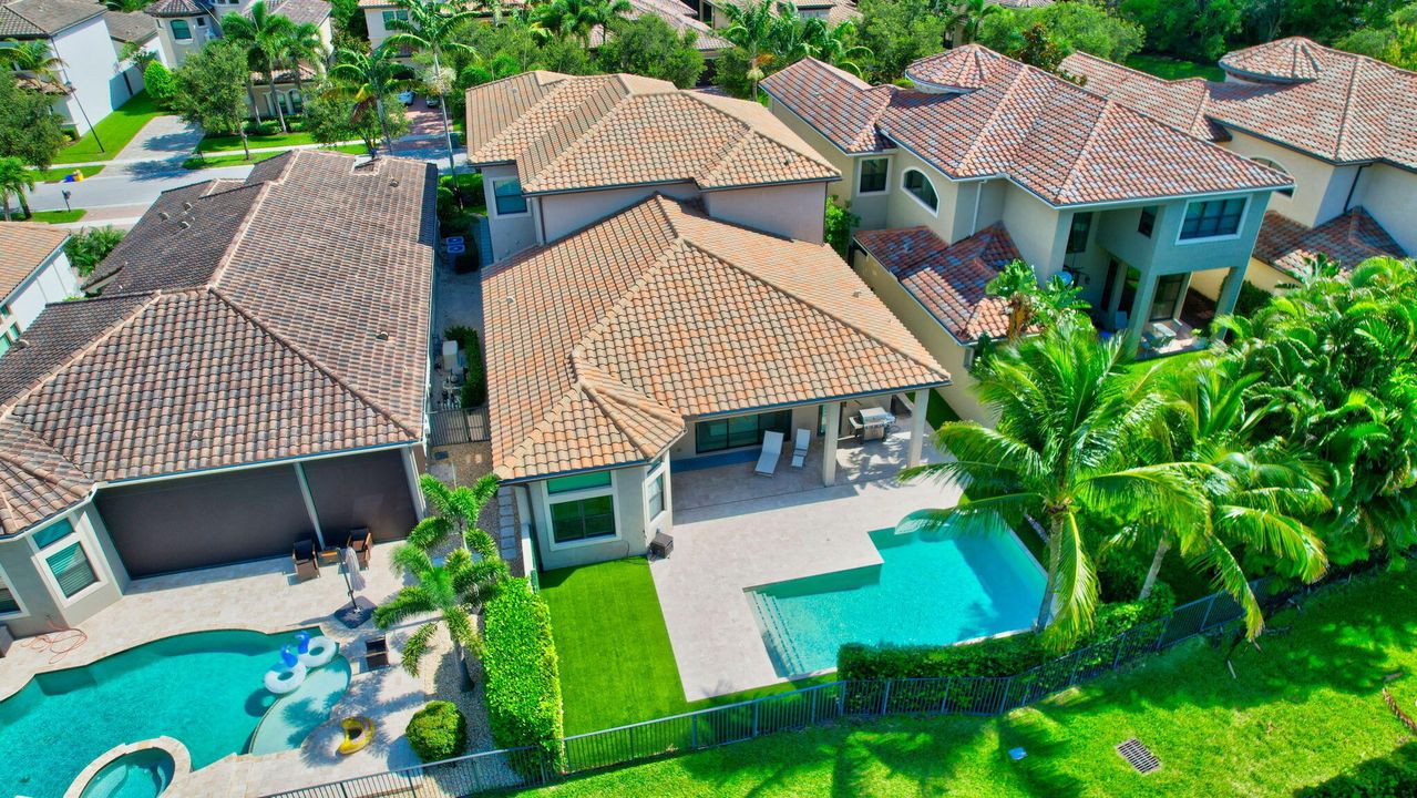 В аренду: $11,000 (5 спален, 5 ванн, 4248 Квадратных фут)