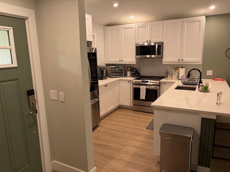 For Rent: $8,000 (2 beds, 2 baths, 1135 Square Feet)