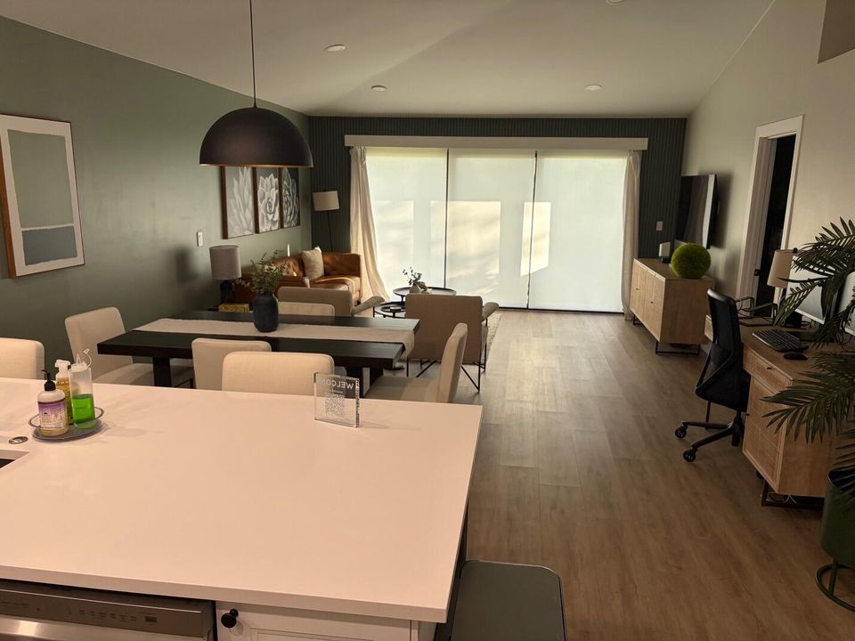 For Rent: $8,000 (2 beds, 2 baths, 1135 Square Feet)