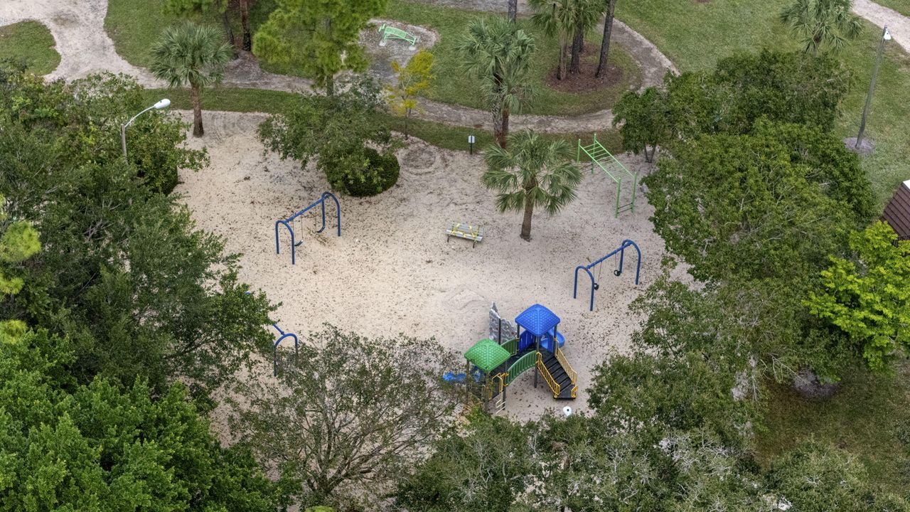 En Venta: $399,500 (2 camas, 2 baños, 1596 Pies cuadrados)