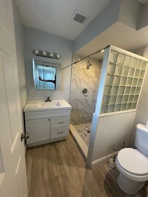 For Rent: $2,200 (2 beds, 1 baths, 720 Square Feet)