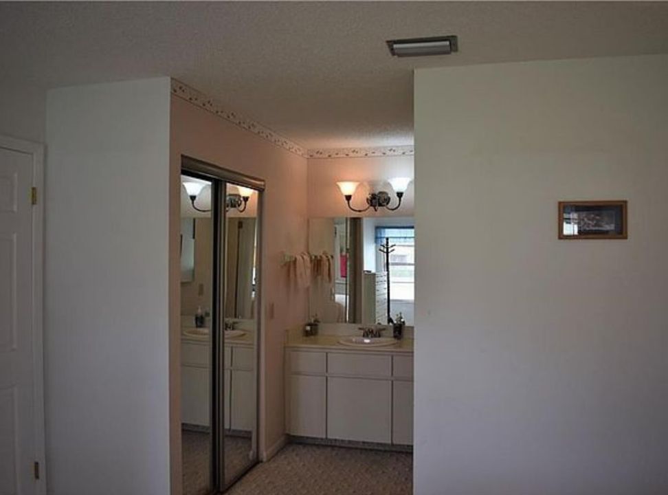 For Rent: $2,500 (2 beds, 2 baths, 1306 Square Feet)