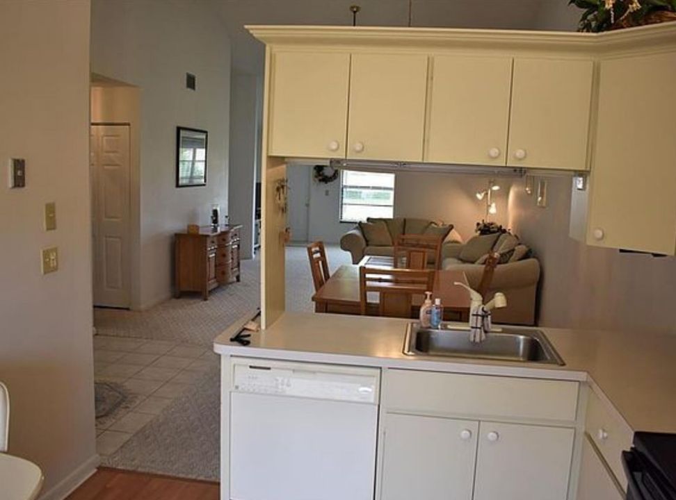 For Rent: $2,500 (2 beds, 2 baths, 1306 Square Feet)