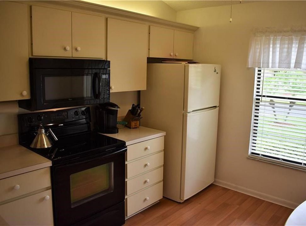 For Rent: $2,500 (2 beds, 2 baths, 1306 Square Feet)