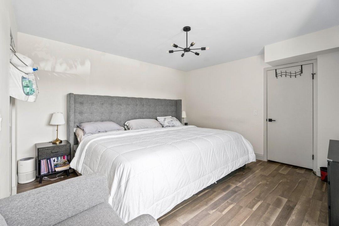 For Rent: $2,700 (3 beds, 2 baths, 1236 Square Feet)