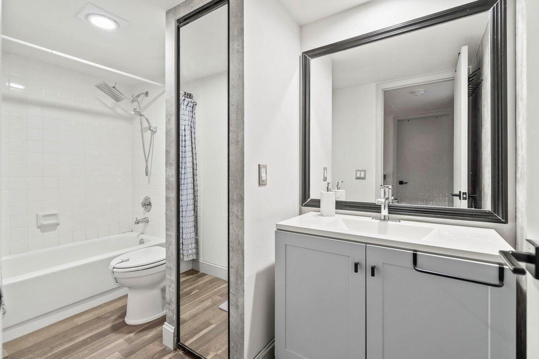 For Rent: $2,700 (3 beds, 2 baths, 1236 Square Feet)