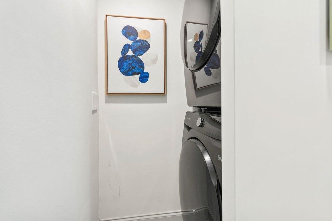 For Rent: $2,700 (3 beds, 2 baths, 1236 Square Feet)