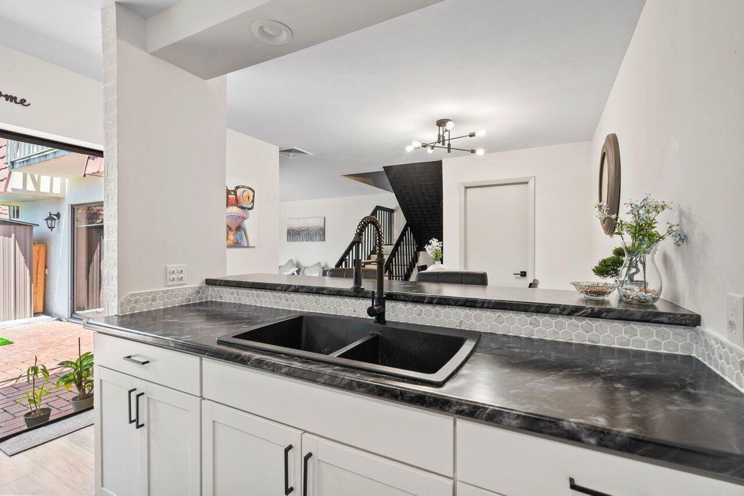 For Rent: $2,700 (3 beds, 2 baths, 1236 Square Feet)