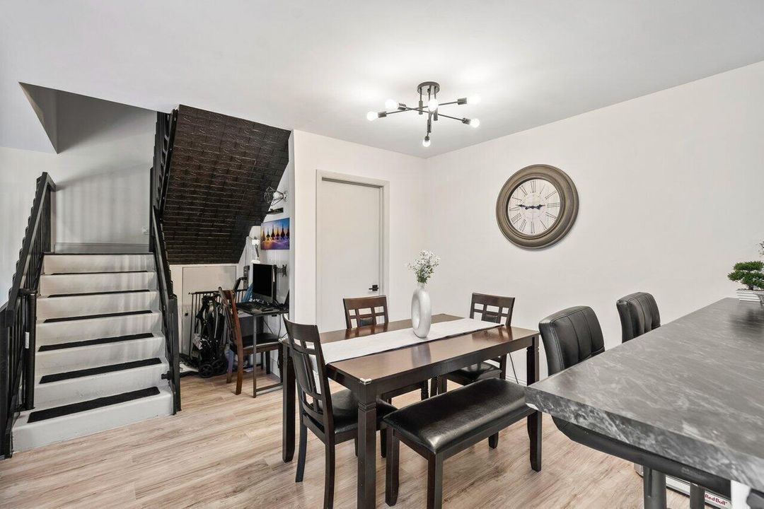 For Rent: $2,700 (3 beds, 2 baths, 1236 Square Feet)