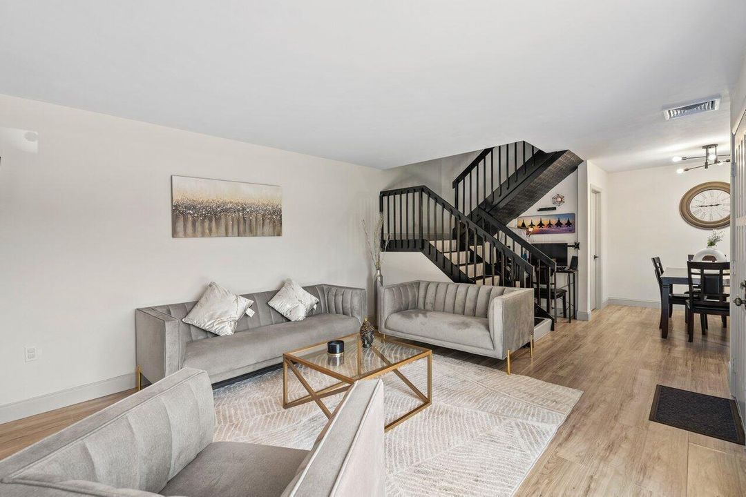 For Rent: $2,700 (3 beds, 2 baths, 1236 Square Feet)