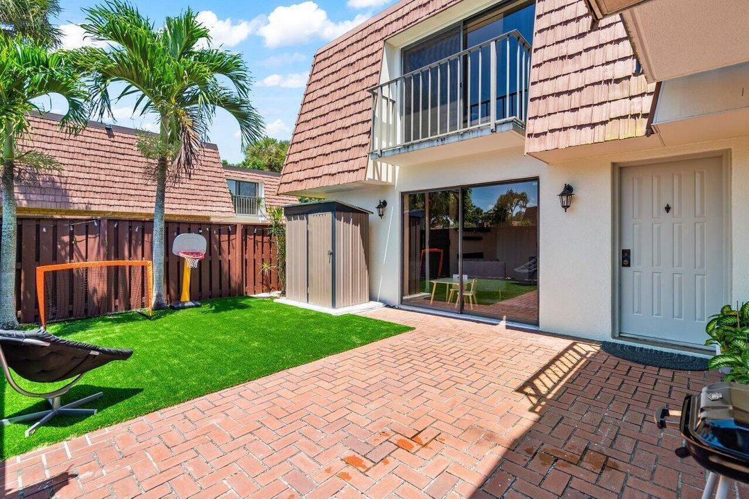 For Rent: $2,700 (3 beds, 2 baths, 1236 Square Feet)