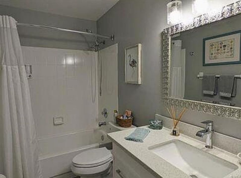 For Rent: $2,500 (2 beds, 2 baths, 1306 Square Feet)