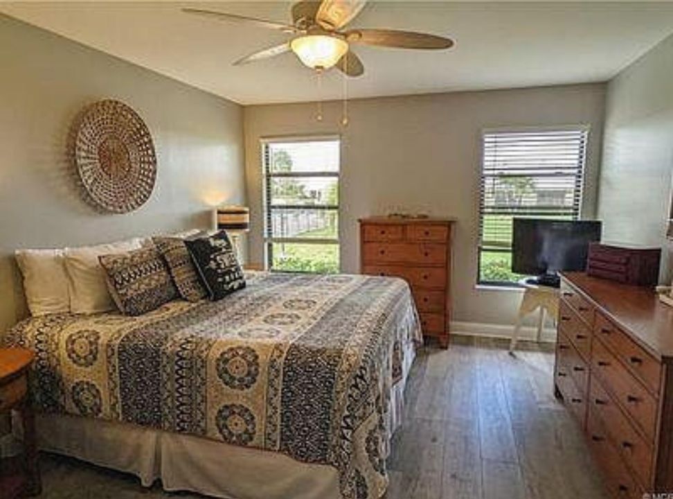 For Rent: $2,500 (2 beds, 2 baths, 1306 Square Feet)