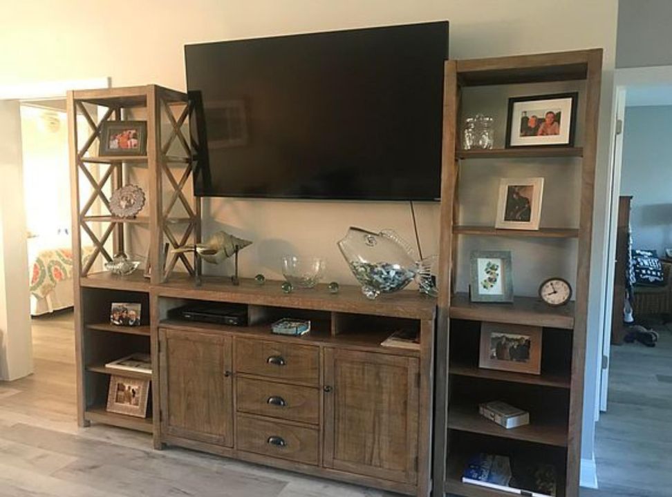 For Rent: $2,500 (2 beds, 2 baths, 1306 Square Feet)