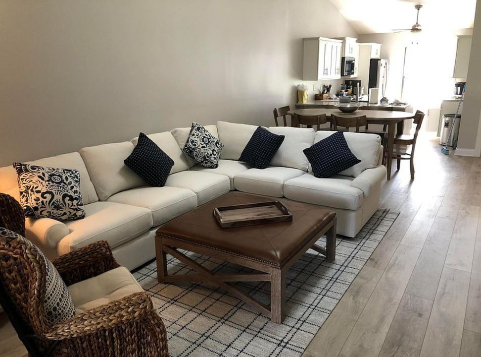 For Rent: $2,500 (2 beds, 2 baths, 1306 Square Feet)