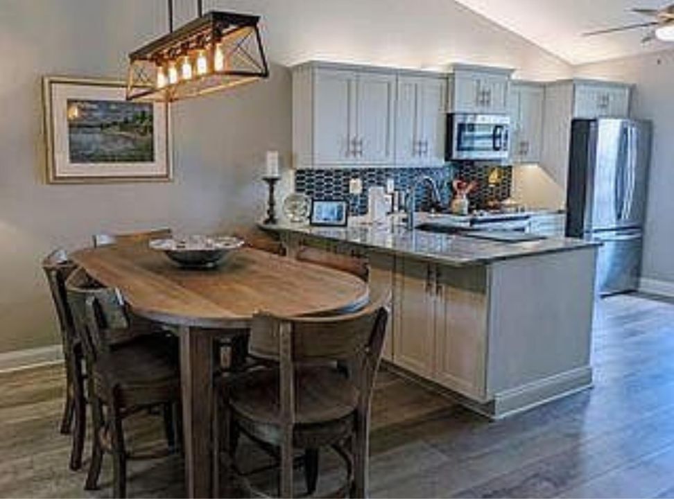 For Rent: $2,500 (2 beds, 2 baths, 1306 Square Feet)