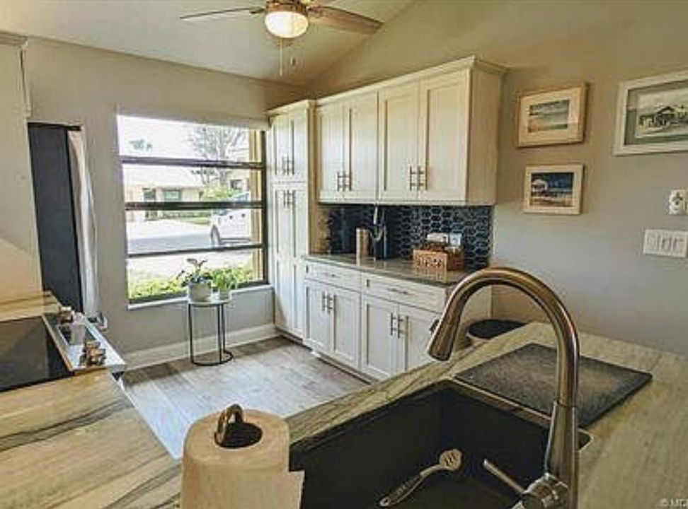 For Rent: $2,500 (2 beds, 2 baths, 1306 Square Feet)