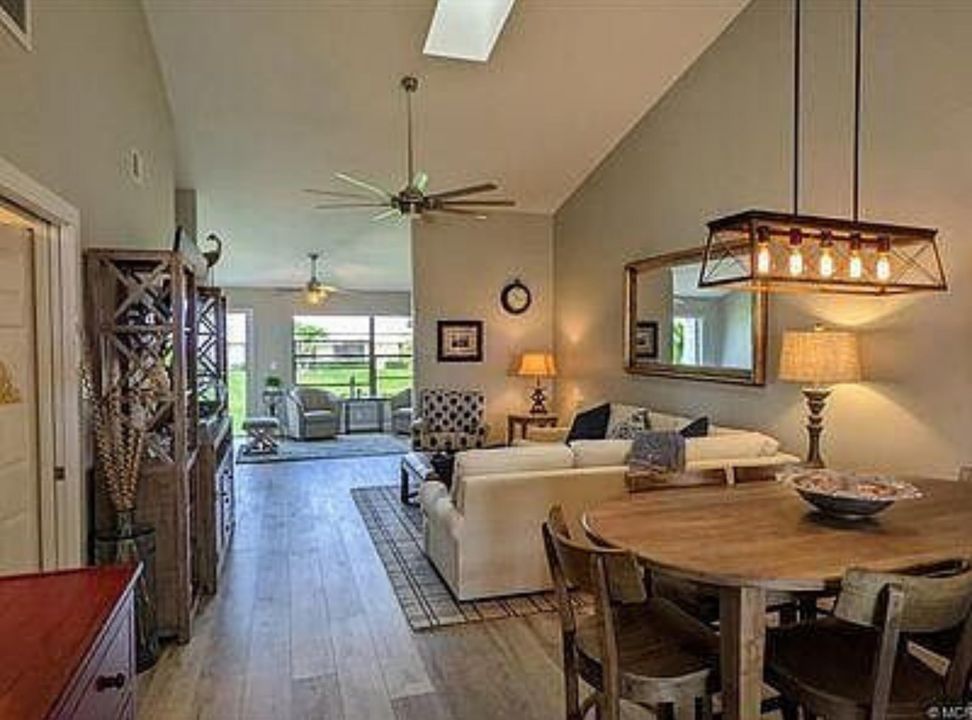 For Rent: $2,500 (2 beds, 2 baths, 1306 Square Feet)