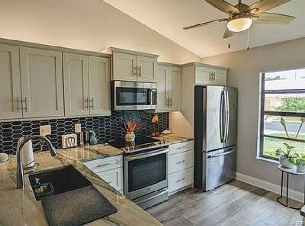 For Rent: $2,500 (2 beds, 2 baths, 1306 Square Feet)