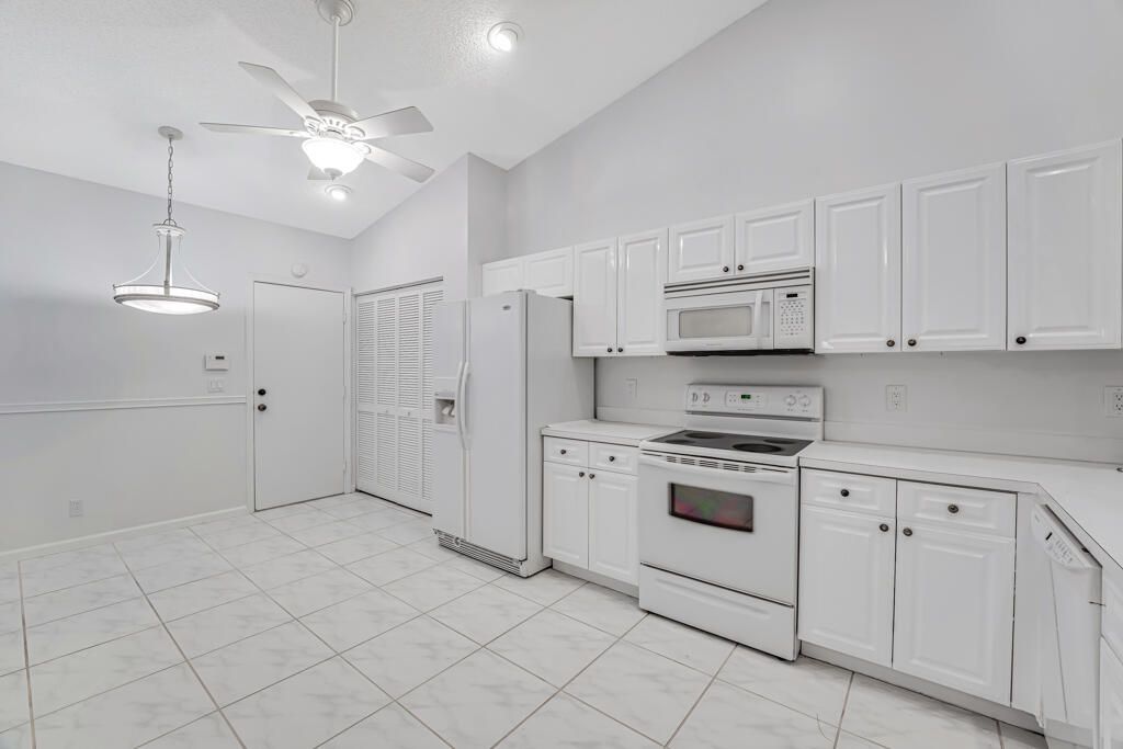 На продажу: $315,000 (3 спален, 2 ванн, 1722 Квадратных фут)