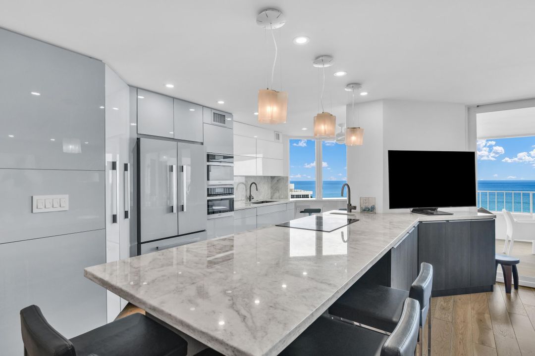 待售: $1,800,000 (2 贝兹, 2 浴室, 1448 平方英尺)