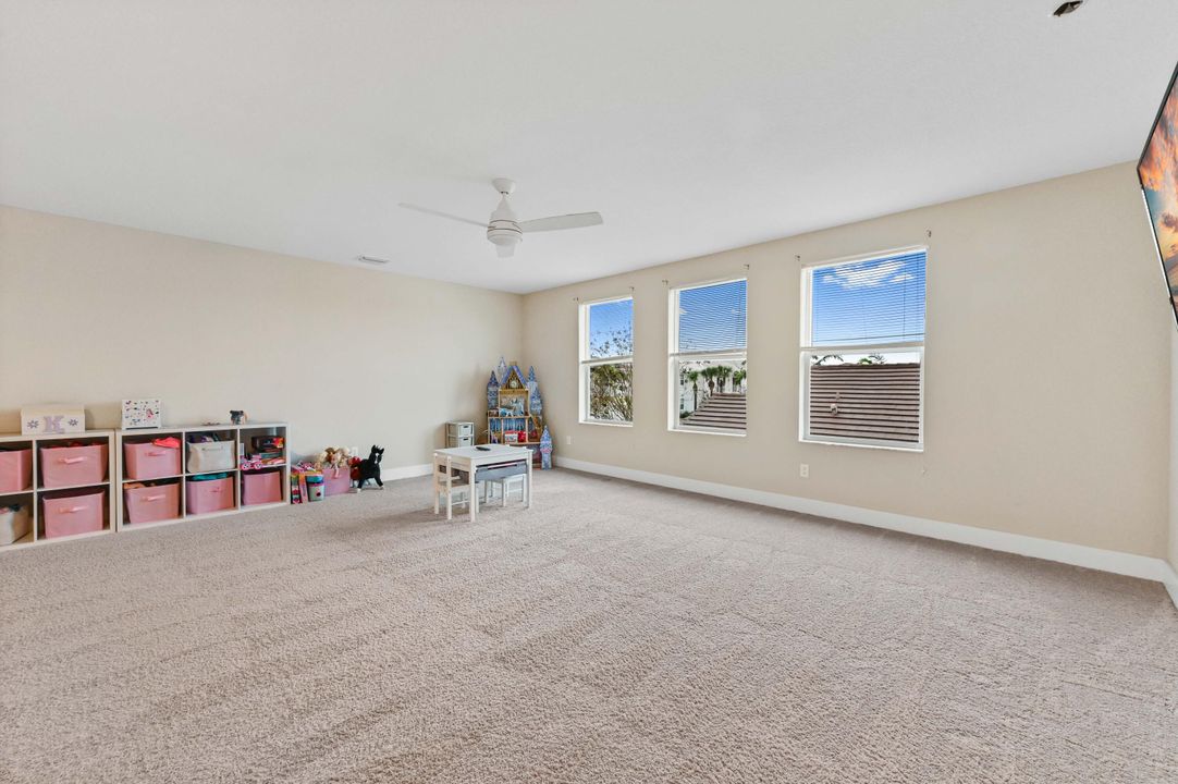 На продажу: $849,900 (5 спален, 3 ванн, 3784 Квадратных фут)