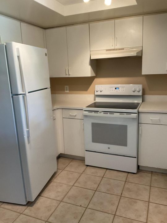 出租: $2,150 (2 贝兹, 2 浴室, 1014 平方英尺)